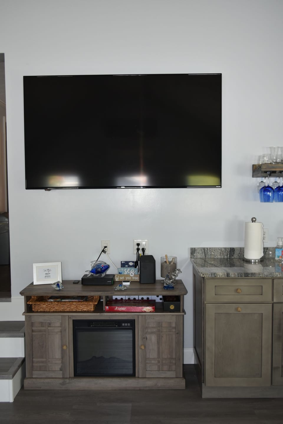 70" smart tv with basic cable included
High-speed WiFi included