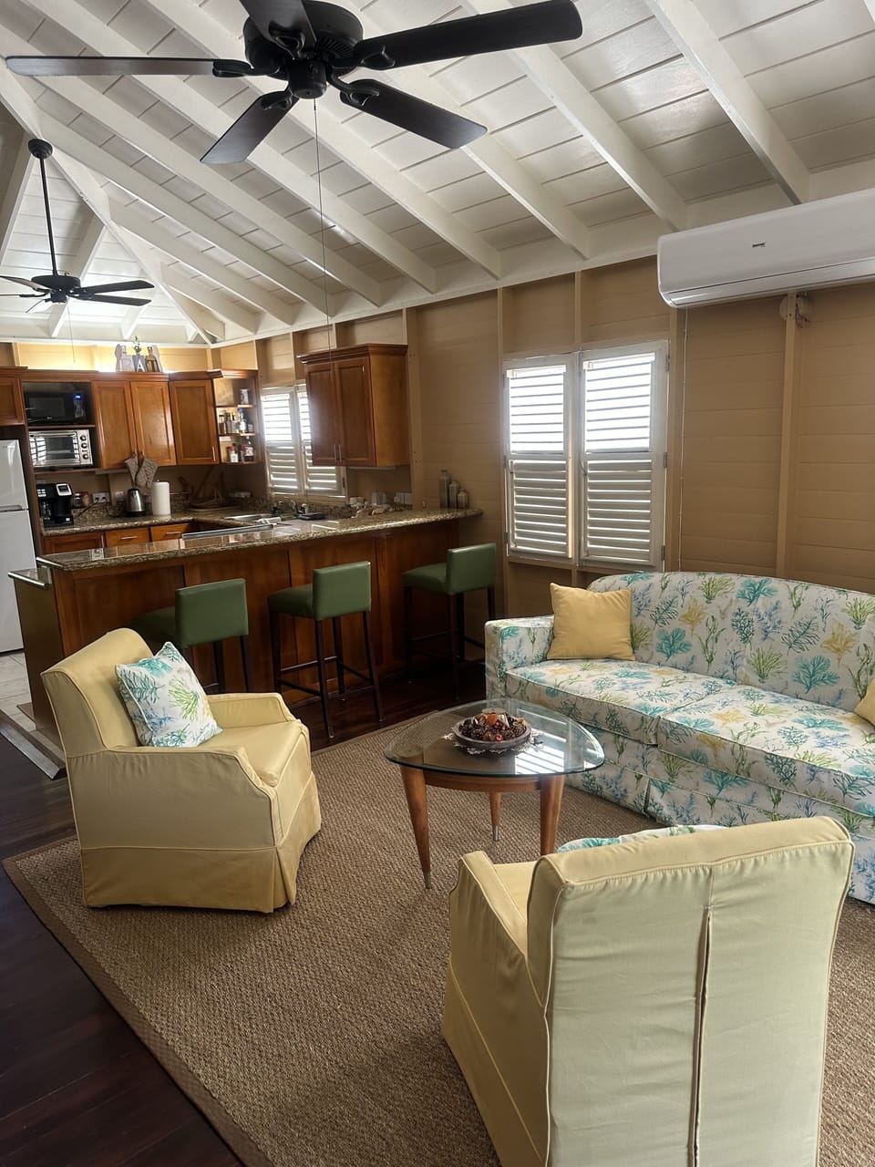 Spacious , cool AC and ceiling fans throughout