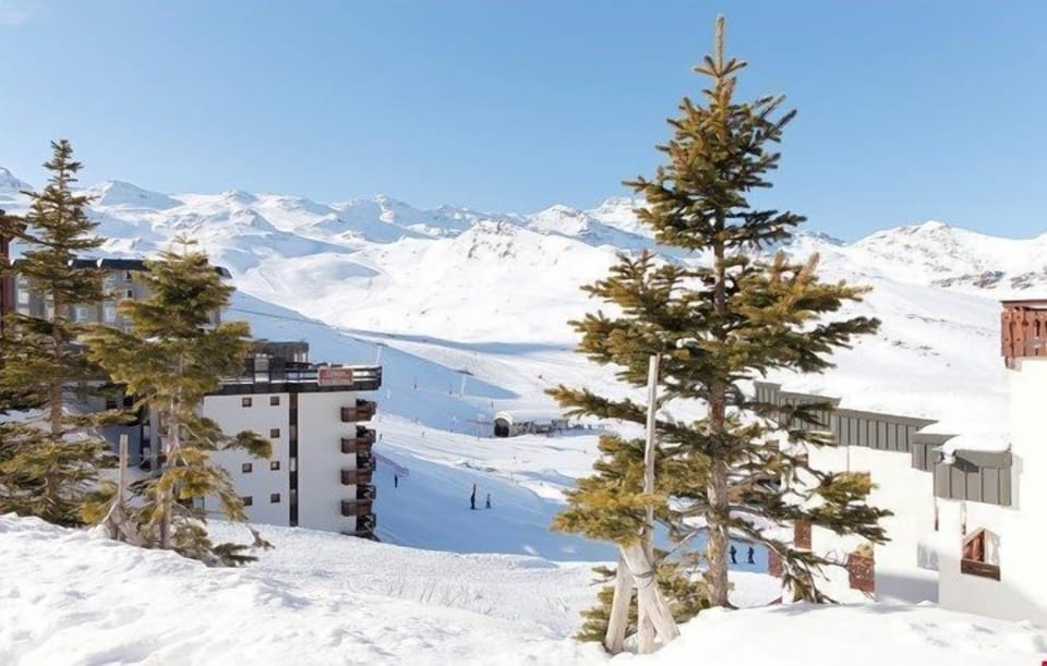 Take in gorgeous mountain views around Val Thorens!