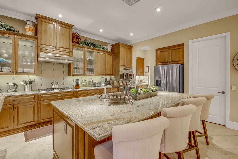 Enjoy a fresh breakfast on one of the four counter-height chairs.