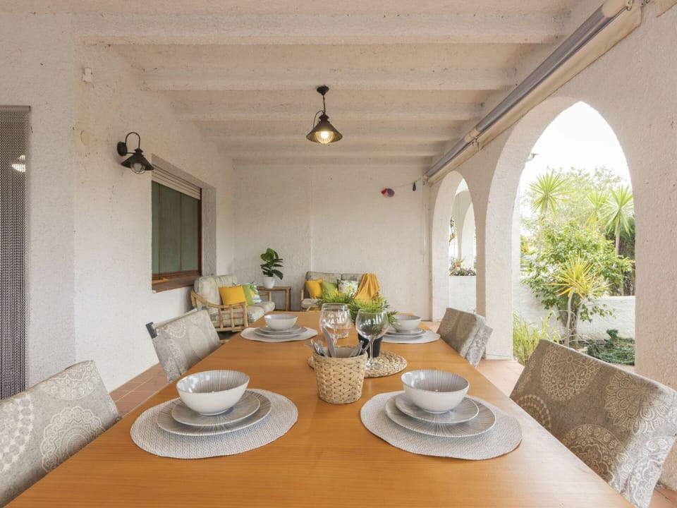 Table, Furniture, Property, Plant, Wood, Couch, Dishware, Interior Design, Chair, Lighting