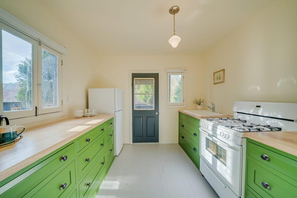 full kitchen