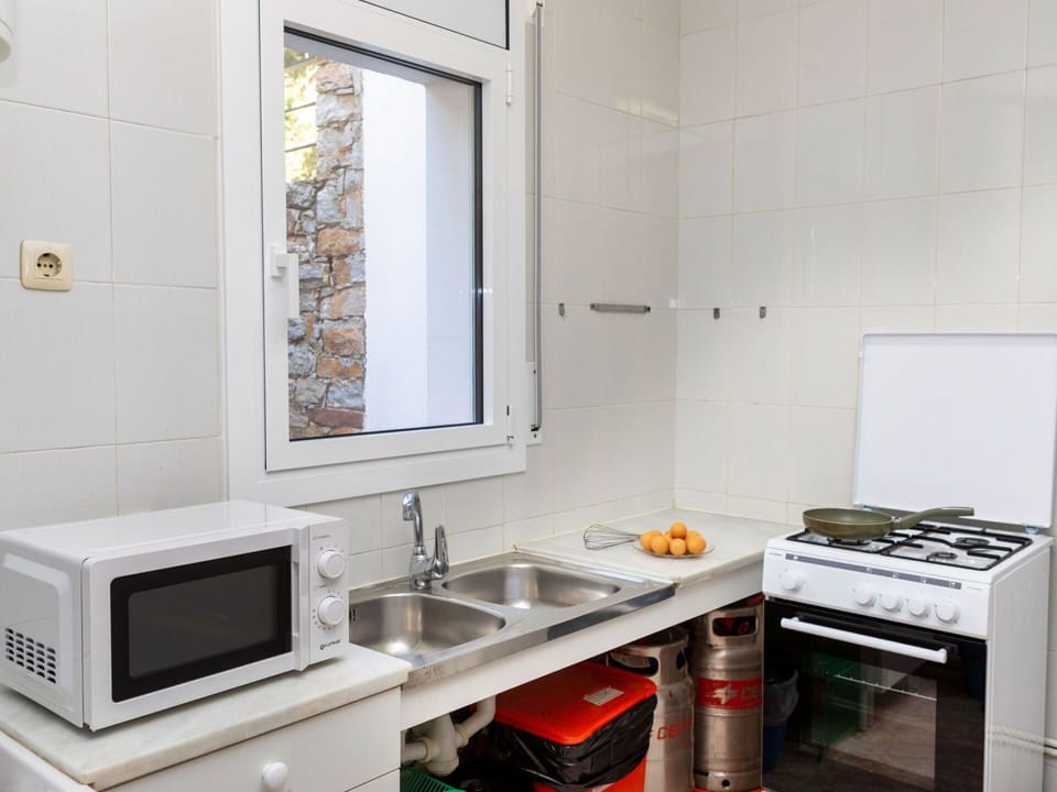 Cabinetry, Tap, Kitchen Sink, Property, Sink, Countertop, Plumbing Fixture, Building, Window, Kitchen Appliance
