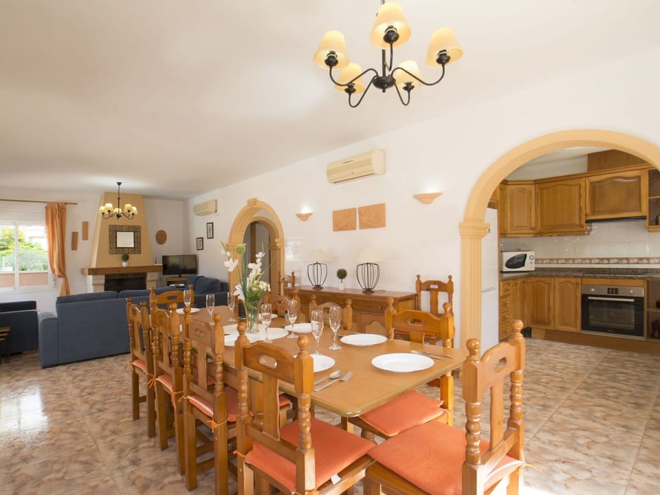 Table, Furniture, Property, Building, Chair, Countertop, Wood, Lighting, Interior Design, Kitchen