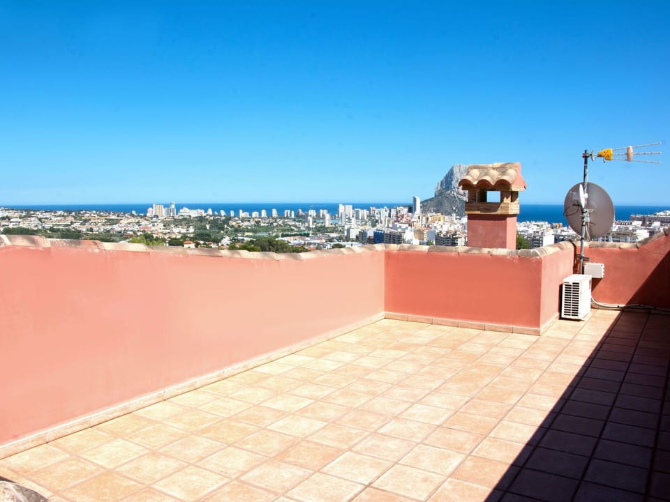 Sky, Azure, Building, Flooring, Floor, Leisure, Horizon, City, Landscape, Wood