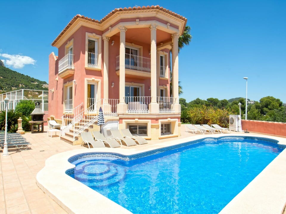 Water, Property, Sky, Building, Swimming Pool, Window, Azure, Blue, Plant, Shade