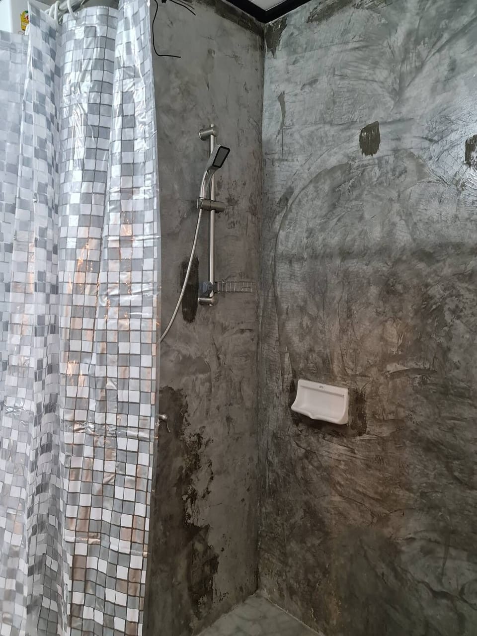 Free toiletries, hair dryer, bidet