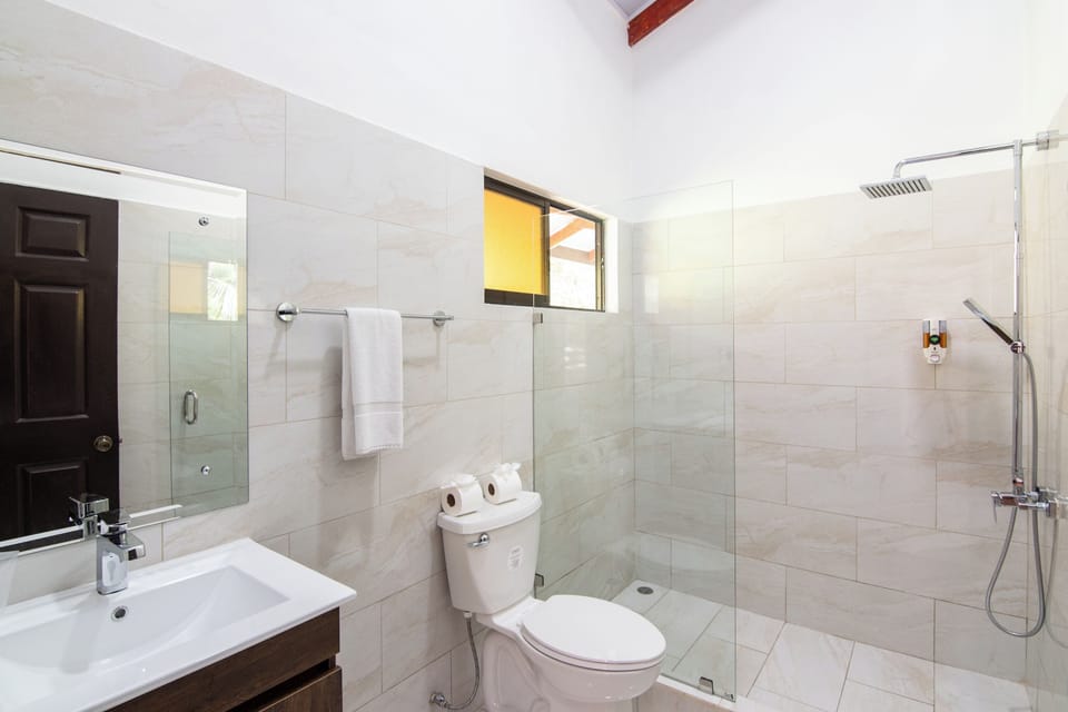Standard Room, Pool View | Bathroom | Shower, hair dryer, towels