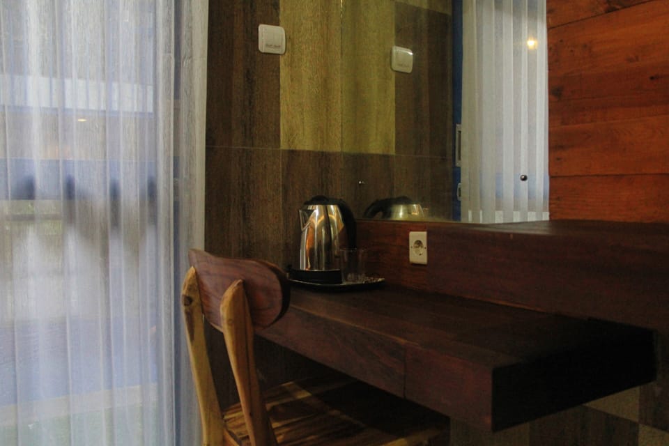 Desk, free WiFi, bed sheets