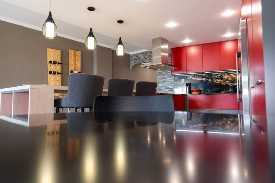 Kitchen with seating and dining table