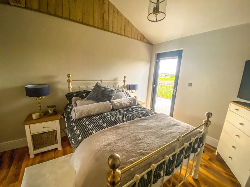 Cabin | 4 bedrooms, iron/ironing board, bed sheets