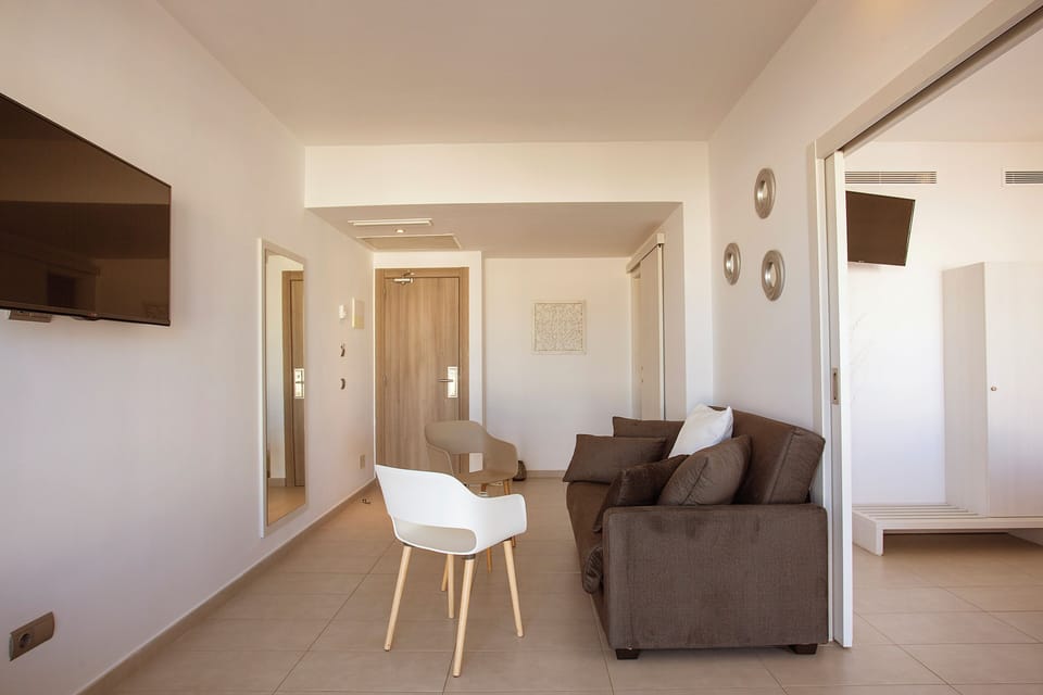 Junior Suite, Balcony, Garden View | Minibar, in-room safe, desk, laptop workspace