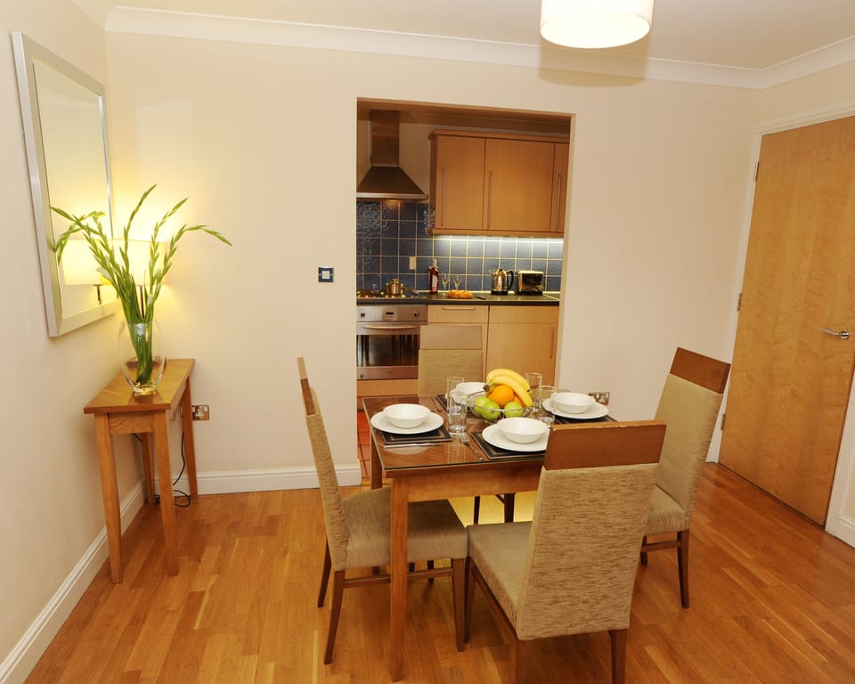 Apartment, 1 Bedroom | In-room dining