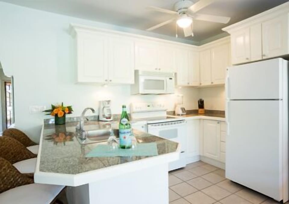 Condo, 1 Bedroom, Pool View | Private kitchen | Coffee/tea maker, full-size fridge, microwave, oven