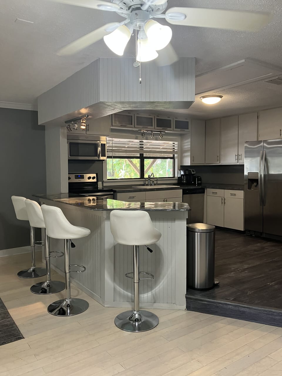 Kitchen/ Dining area