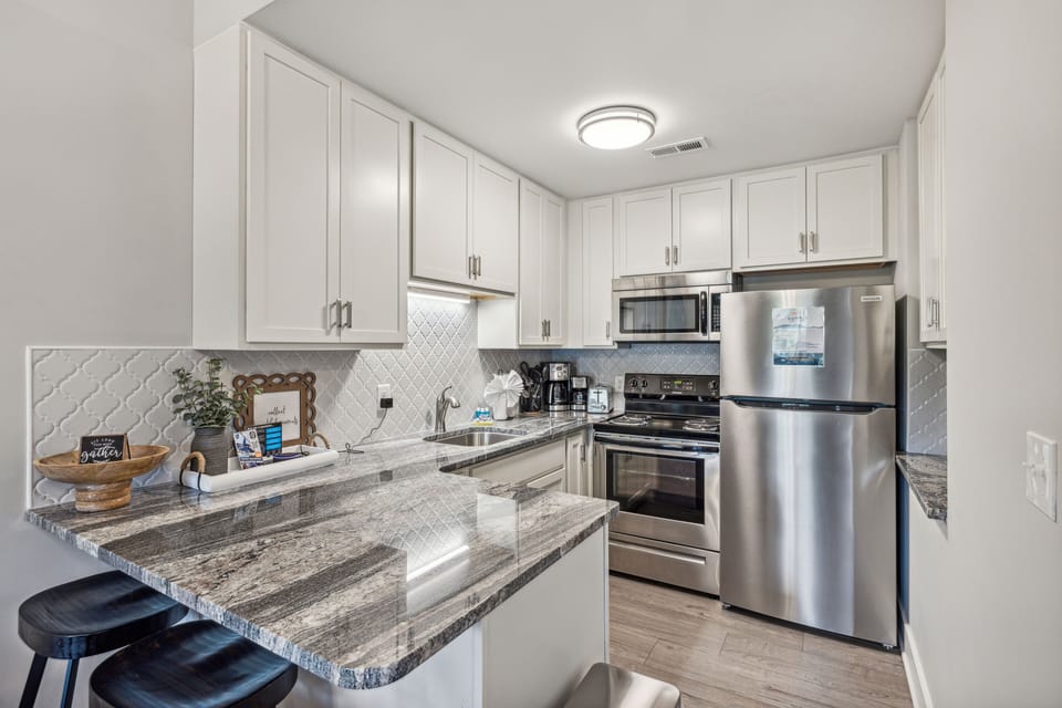 Condo, 2 Bedrooms | Private kitchen | Oven, coffee/tea maker, toaster, dining tables