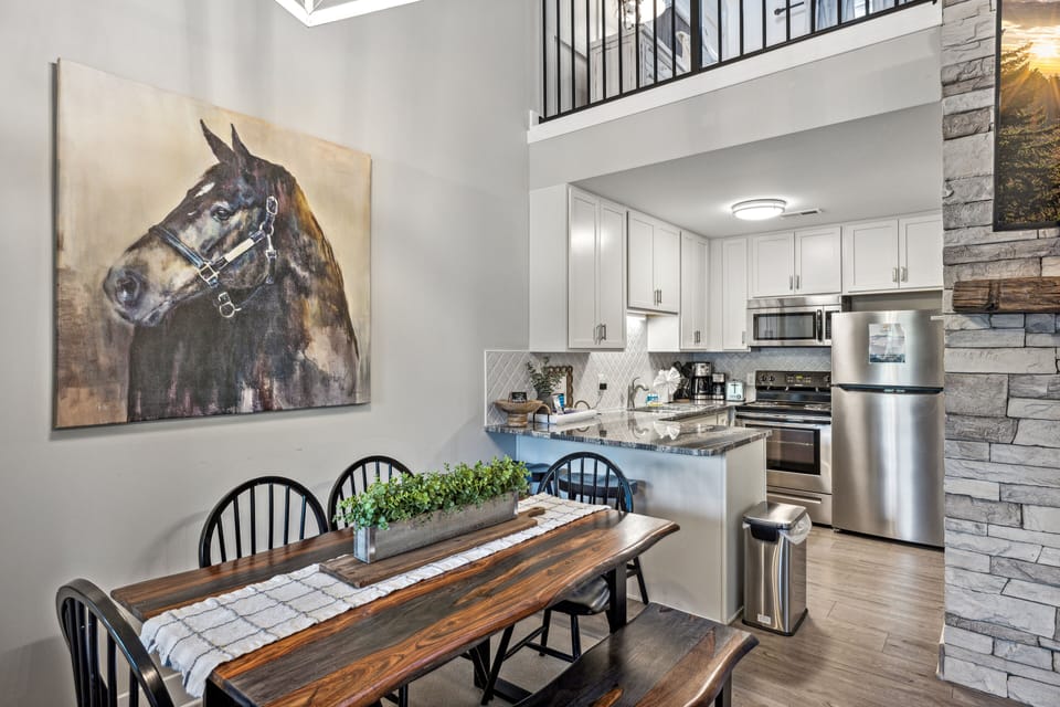 Condo, 2 Bedrooms | Dining