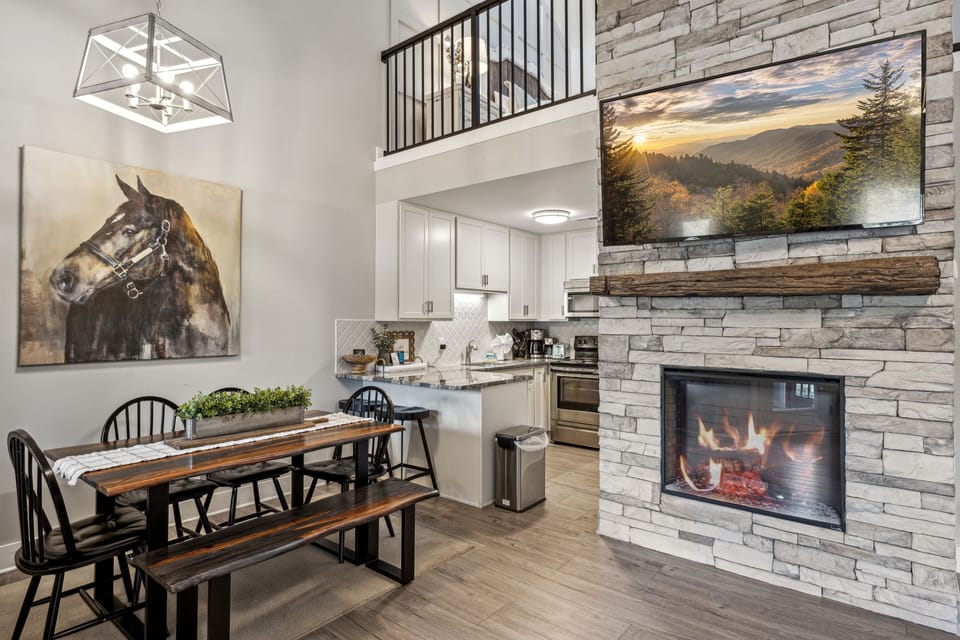 Condo, 2 Bedrooms | Dining
