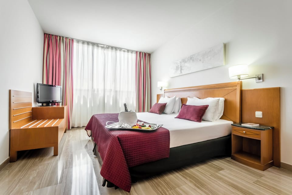 Suite, 1 King Bed (Single Use) | Minibar, in-room safe, desk, blackout drapes