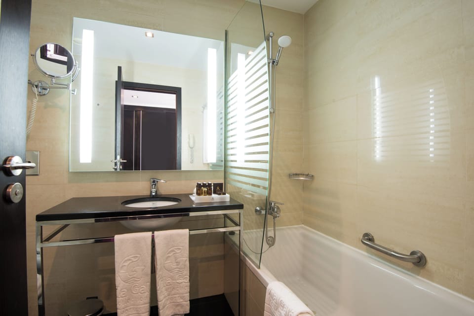 Combined shower/tub, free toiletries, hair dryer, bathrobes