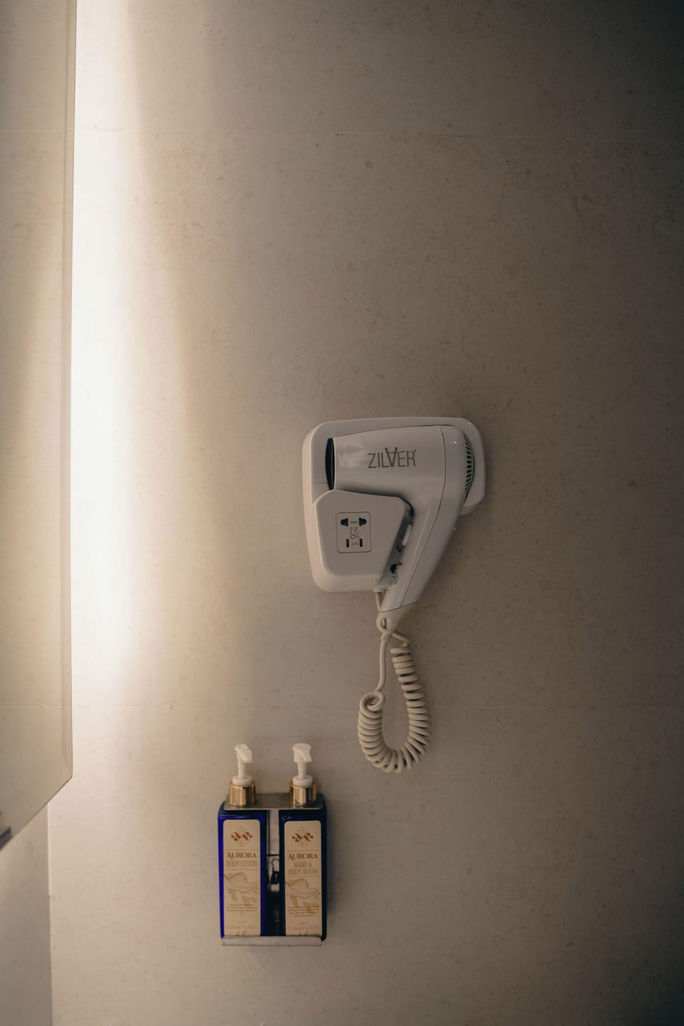 Executive Room | Bathroom | Shower, free toiletries, hair dryer, slippers