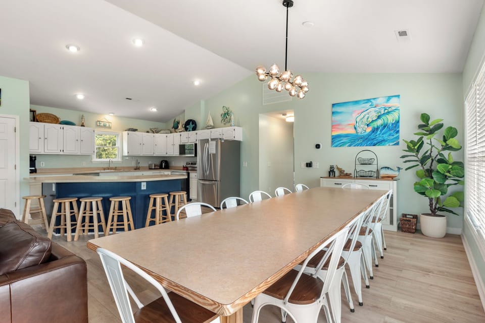 SH09: Aloha Shores | Top Level Dining Area