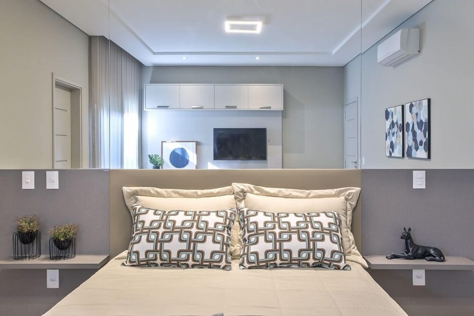 Deluxe Suite | 1 bedroom, premium bedding, minibar, in-room safe