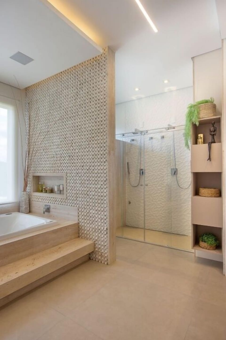 Luxury Suite | Bathroom | Hair dryer, bathrobes, towels, soap