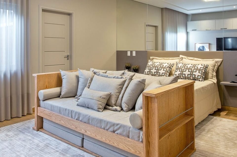 Deluxe Suite | 1 bedroom, premium bedding, minibar, in-room safe