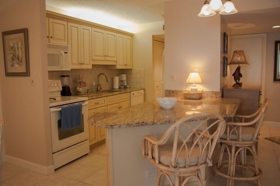 Kitchen / Bar