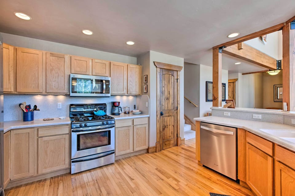 Kitchen | Pots & Pans | Spices | Ice Maker | Slow Cooker | Blender