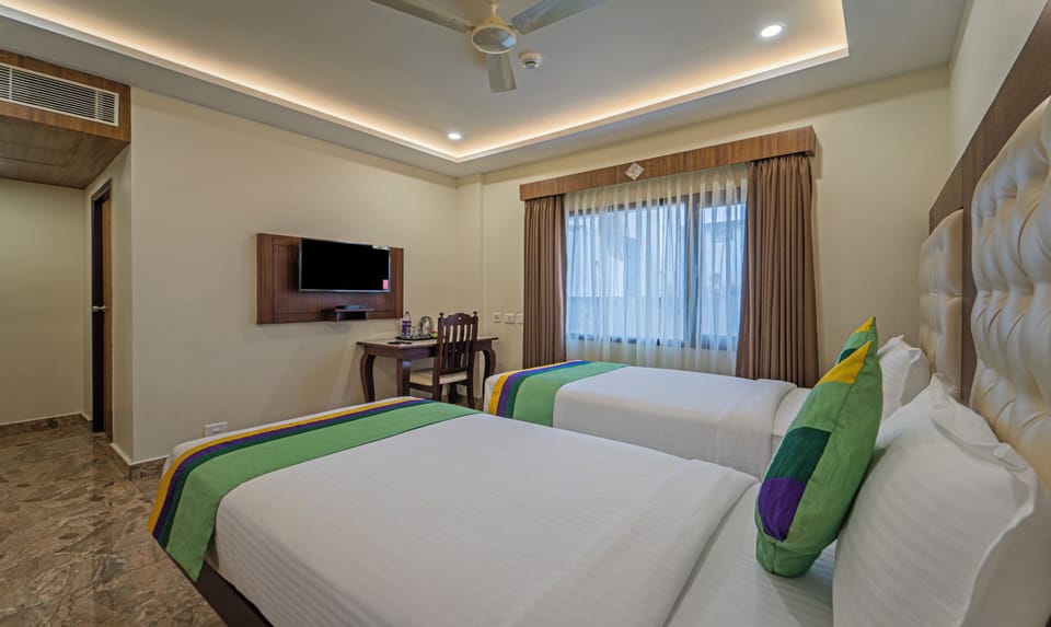 Deluxe Room | In-room safe, desk, soundproofing, iron/ironing board
