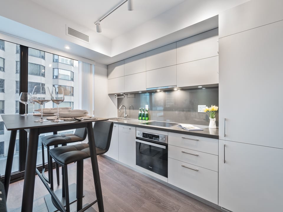 Executive Apartment | Private kitchen | Fridge, microwave, oven, stovetop