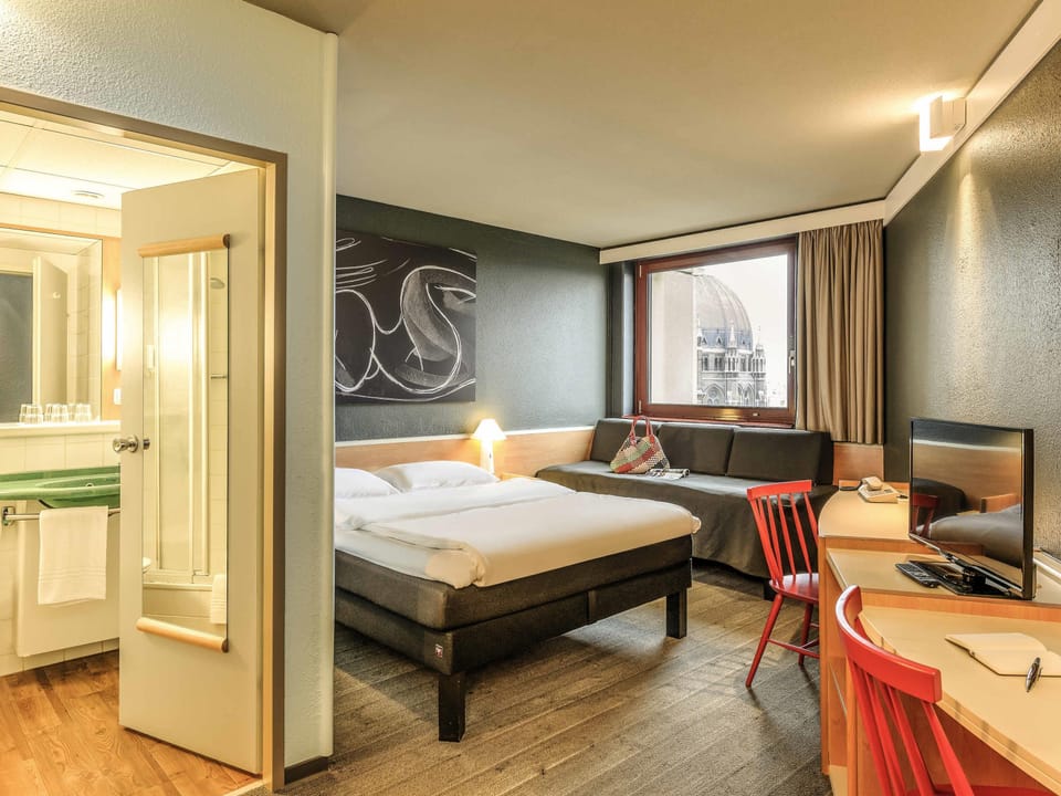 Standard Room, Multiple Beds | Hypo-allergenic bedding, desk, free cribs/infant beds, free WiFi