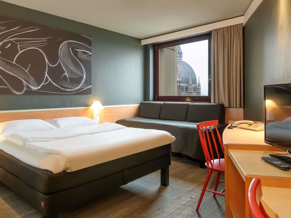 Standard Room, Multiple Beds | Hypo-allergenic bedding, desk, free cribs/infant beds, free WiFi