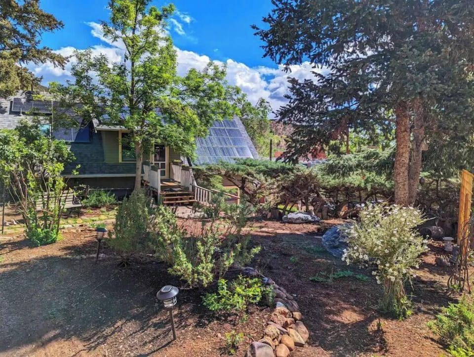 We keep it green at The White Yarrow Inn House. Welcome eco-lovers! 
