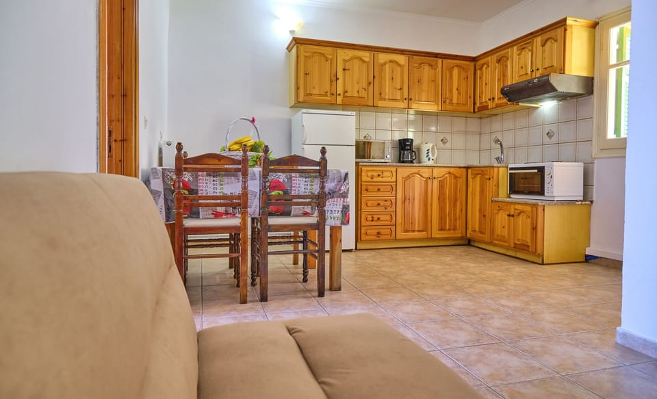 Nikos Kalamaki Corfu Apartment 2 Kitchen And Dining Area 