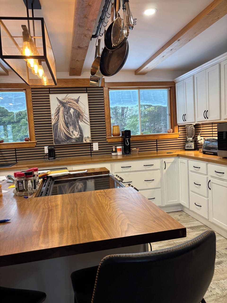 Classic farmhouse, 3 Bedrooms, Resort View | Private kitchen | Fridge, microwave, coffee/tea maker