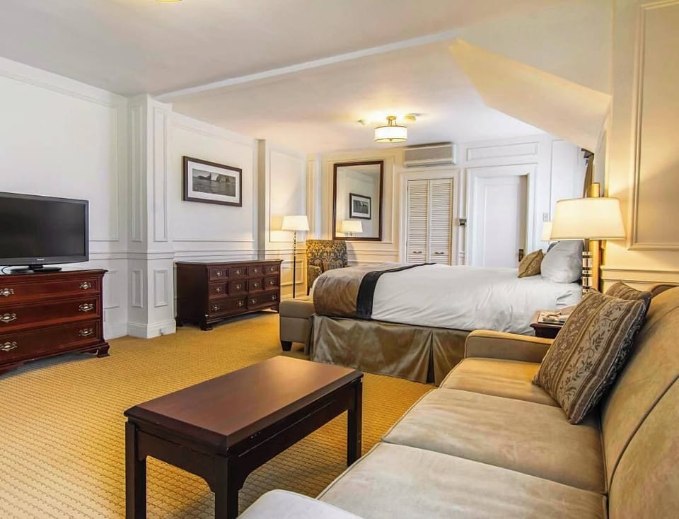 Basin View Suite with King Bed | In-room safe, free WiFi, bed sheets