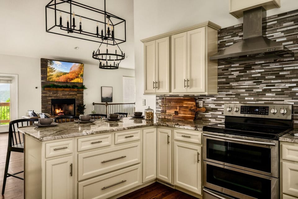 Open concept kitchen - great for entertaining everyone!