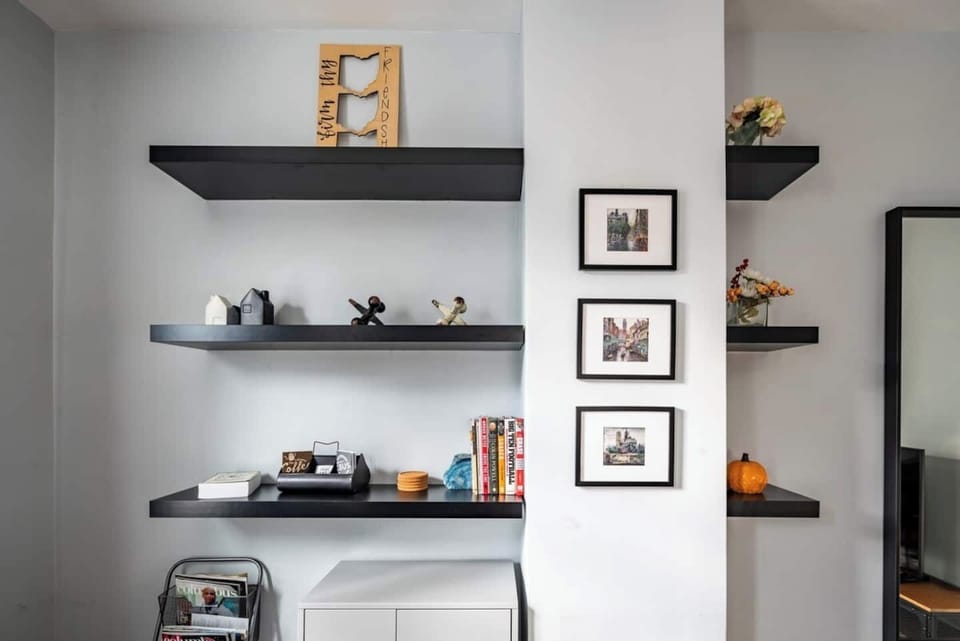 Reading shelf, art and collectibles