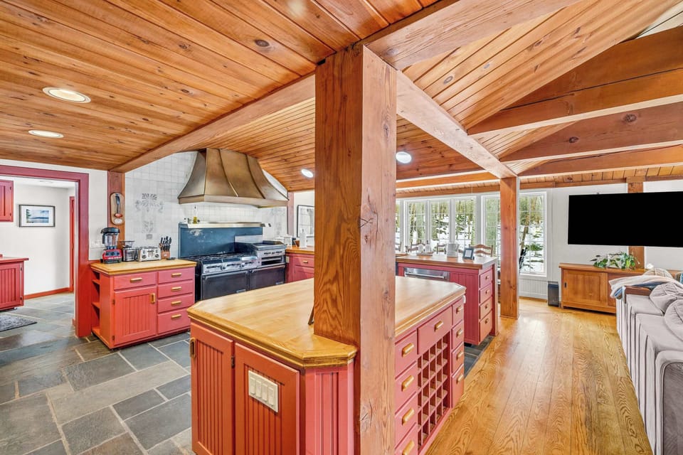 Fully equipped chef’s kitchen with premium appliances and open layout