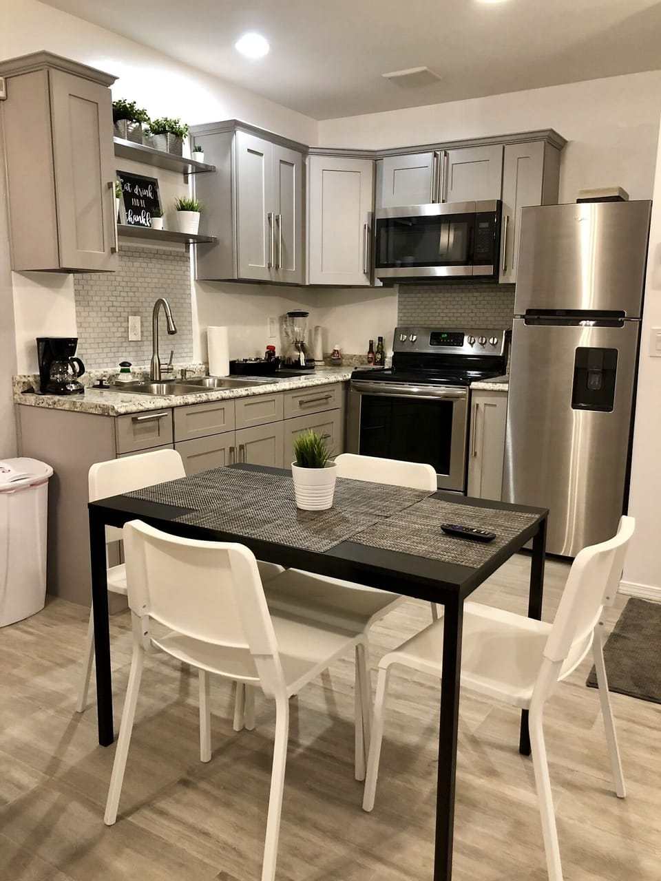 Full kitchen with cooking utenciles
