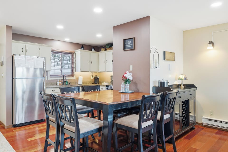 Kitchen & Dining Area | Open Floor Plan | Free WiFi