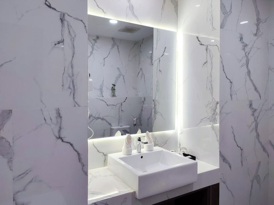 Presidential Double Room | Desk, iron/ironing board (on request), WiFi (free)