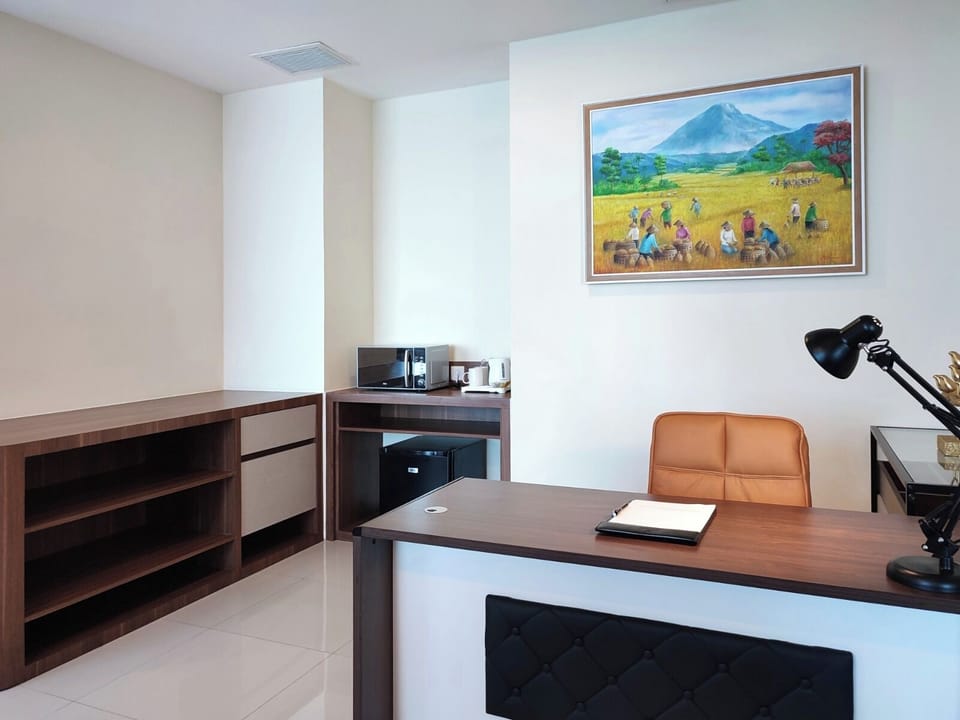 Presidential Double Room | Desk, iron/ironing board (on request), WiFi (free)