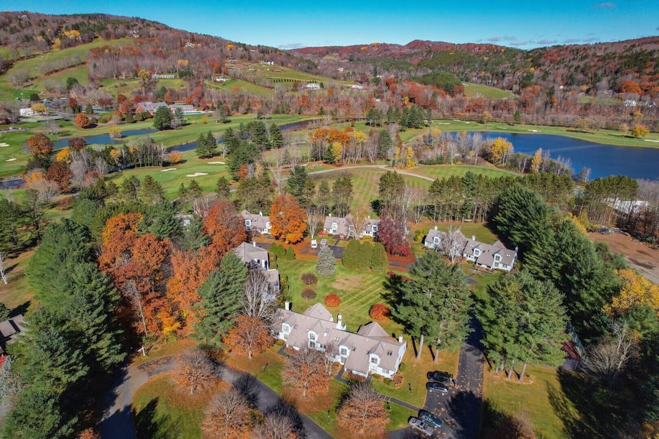 Lakeland Village community with the Highland Golf Course and vibrant fall foliage