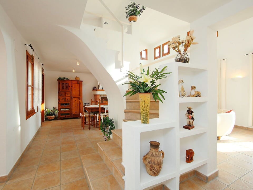 Property, Room, Ceiling, Interior Design, Floor, Building, House, Wall, Stairs, Real Estate