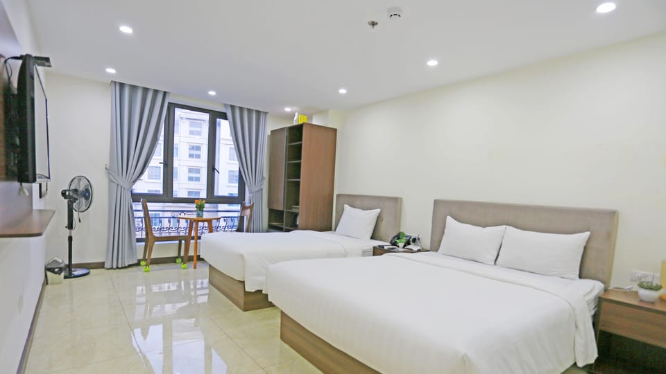 Studio Suite | Desk, free WiFi