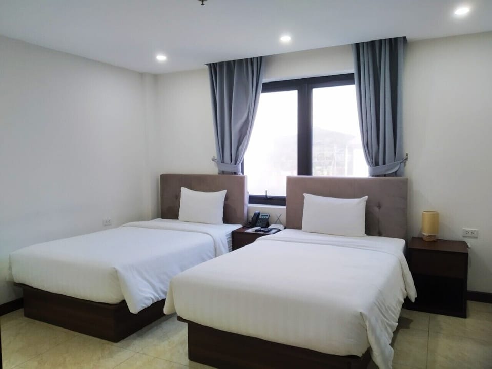 Deluxe Twin Room | Desk, free WiFi